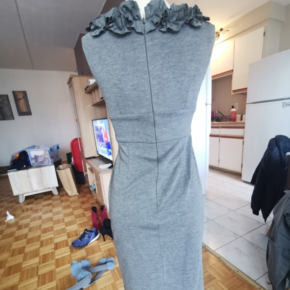 Dress - Picture 3 of 4